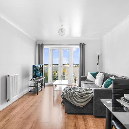Onsitestays - Cosy 2-Bedroom Apartment With Free Parking, Wi-Fi & London Links Northfleet Dış mekan fotoğraf